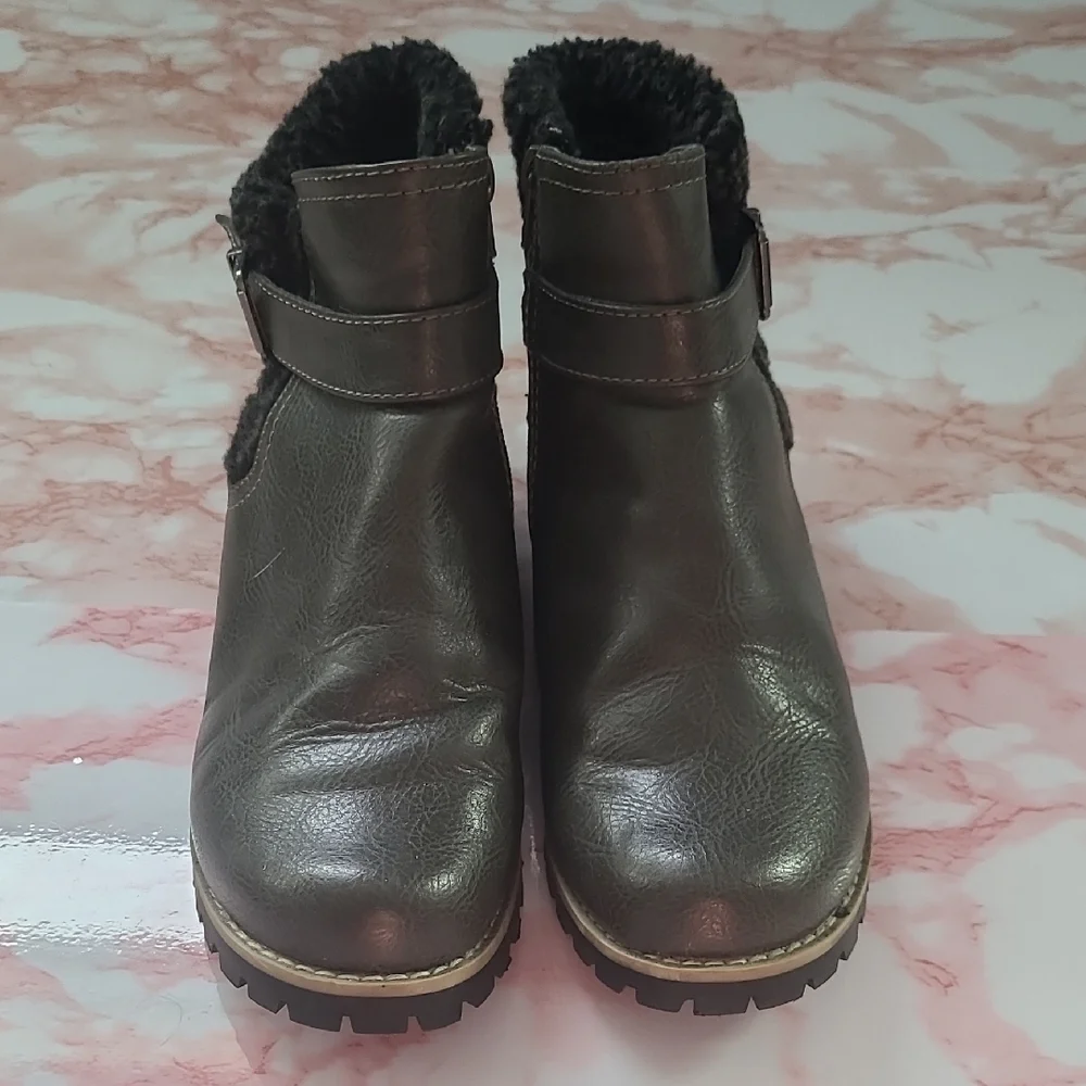 GUC Cliffs by White Mountain Dark Gray Faux Shearling Winter Ankle Boots Sz 7.5M